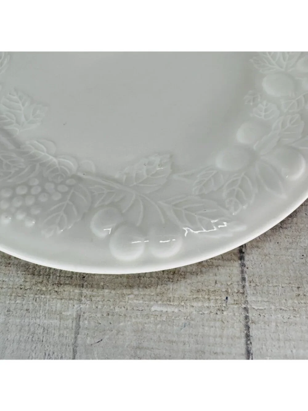 Gibson FRUIT Embossed Fruit White Shades Ceramic 10 1/8